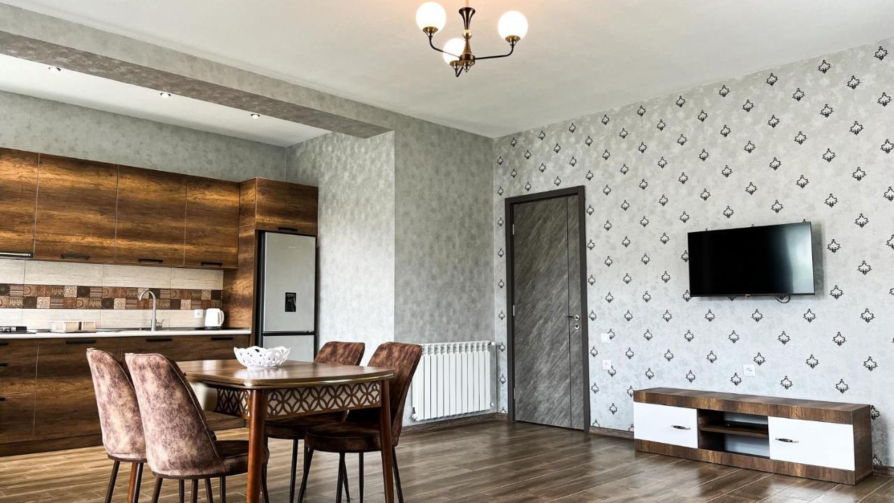 Dani Lux Apartment บาคูเรียนี ภายนอก รูปภาพ